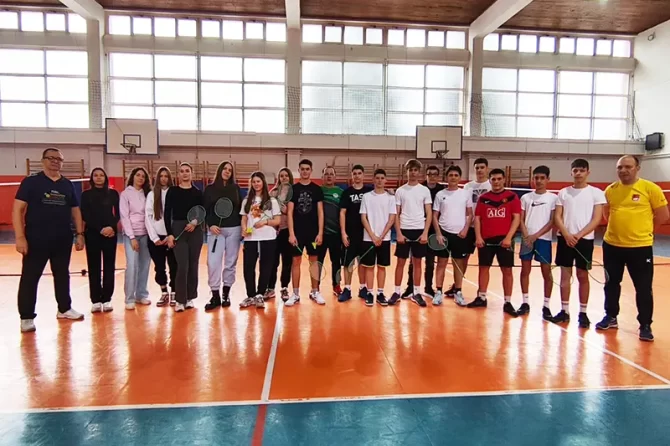 Бадминтон стиже у школе